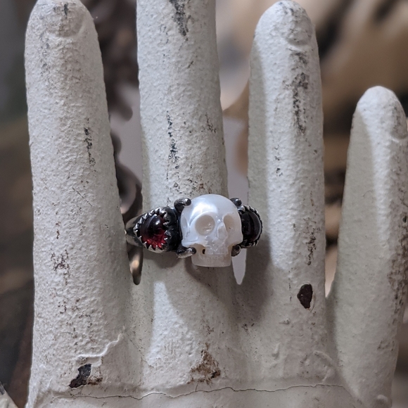 Sterling Silver Pearl Skull & Garnet Heart Ring - Picture 4 of 8
